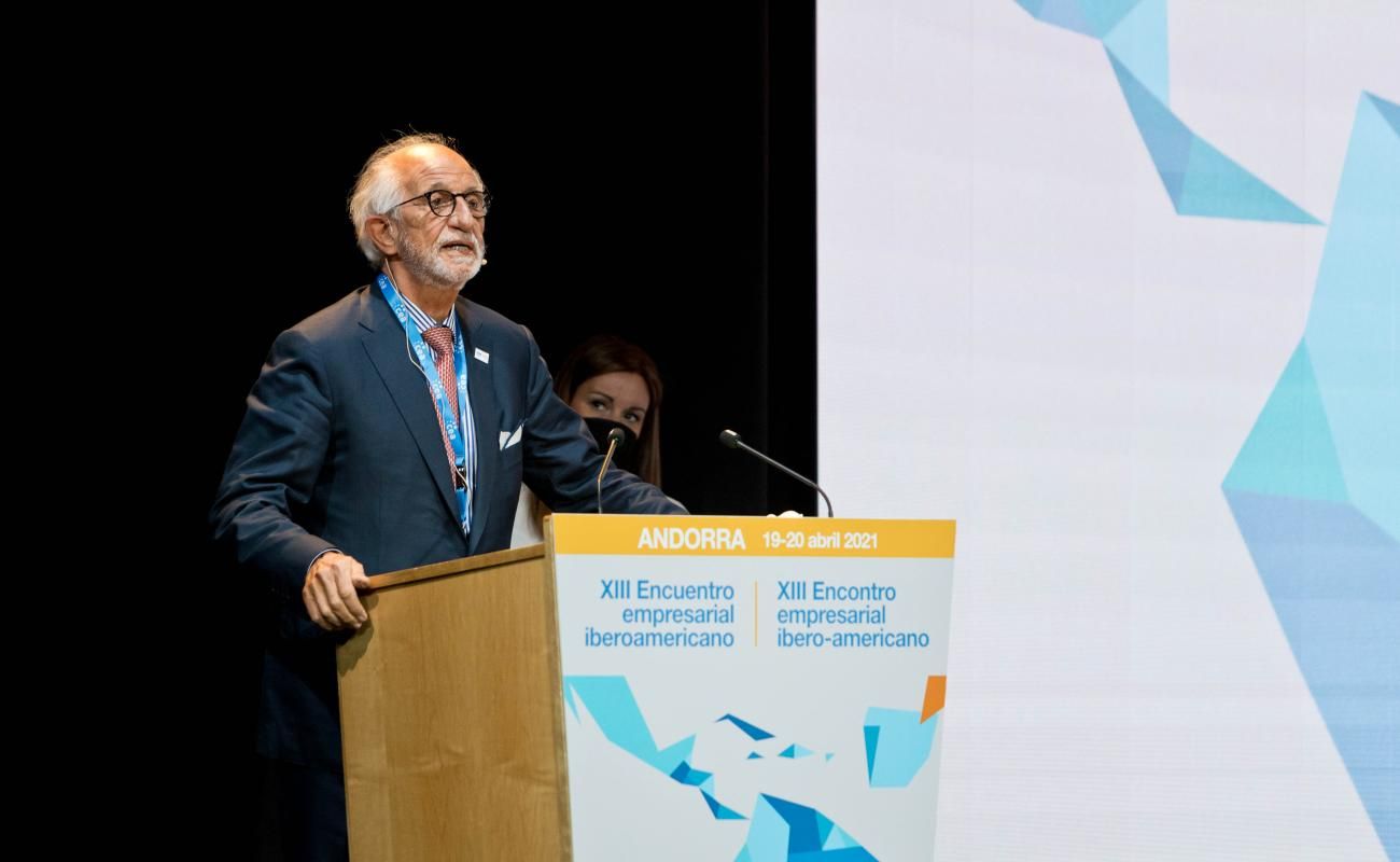 El presidente de la OIE, Erol Kiresepi, durante su intervención en la inauguración del Encuentro