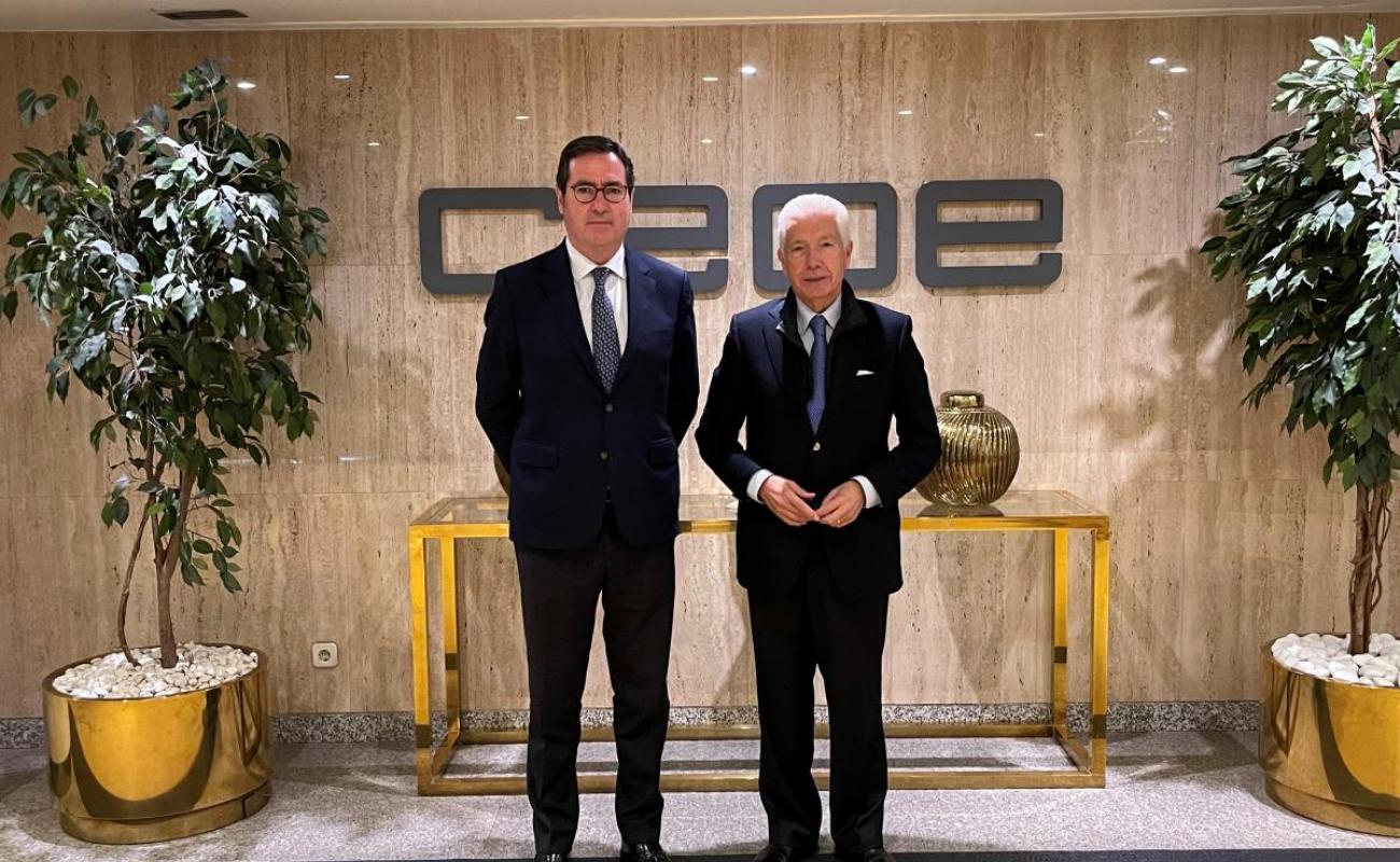 El presidente de CEOE, Antonio Garamendi, y su homólogo de CIP, António Saraiva