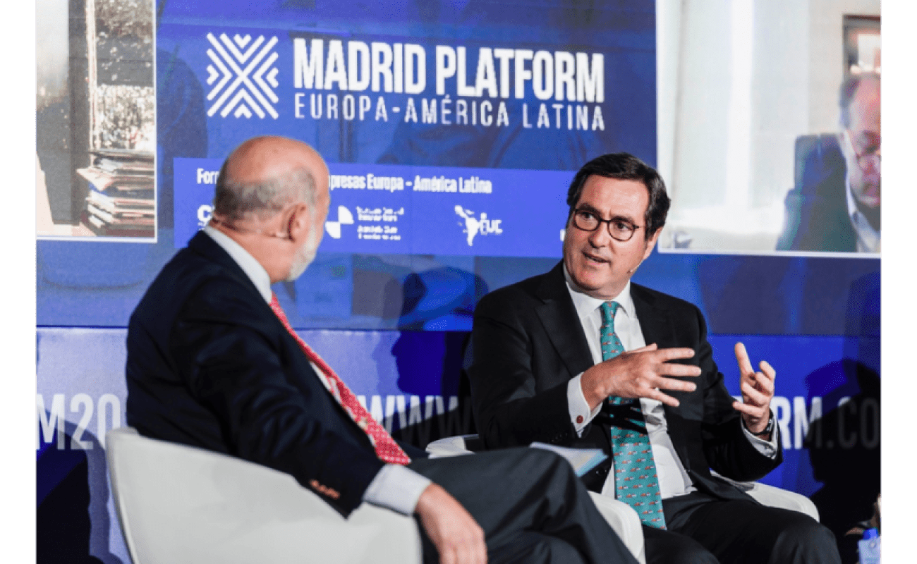 Italo Pizzolante y Antonio Garamendi en un momento durante el conversatorio