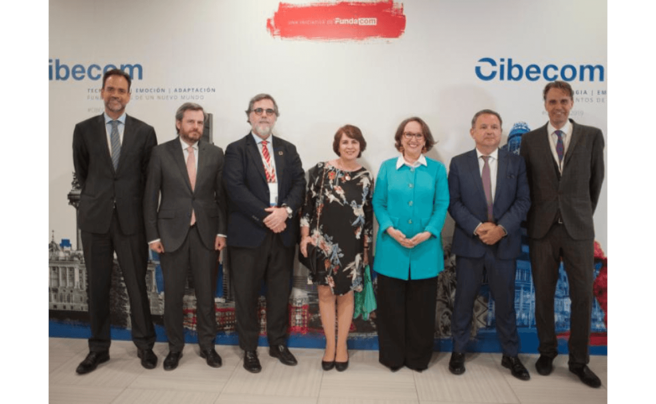 Rebeca Grynspan y Narciso Casado junto a representantes de Cibecom