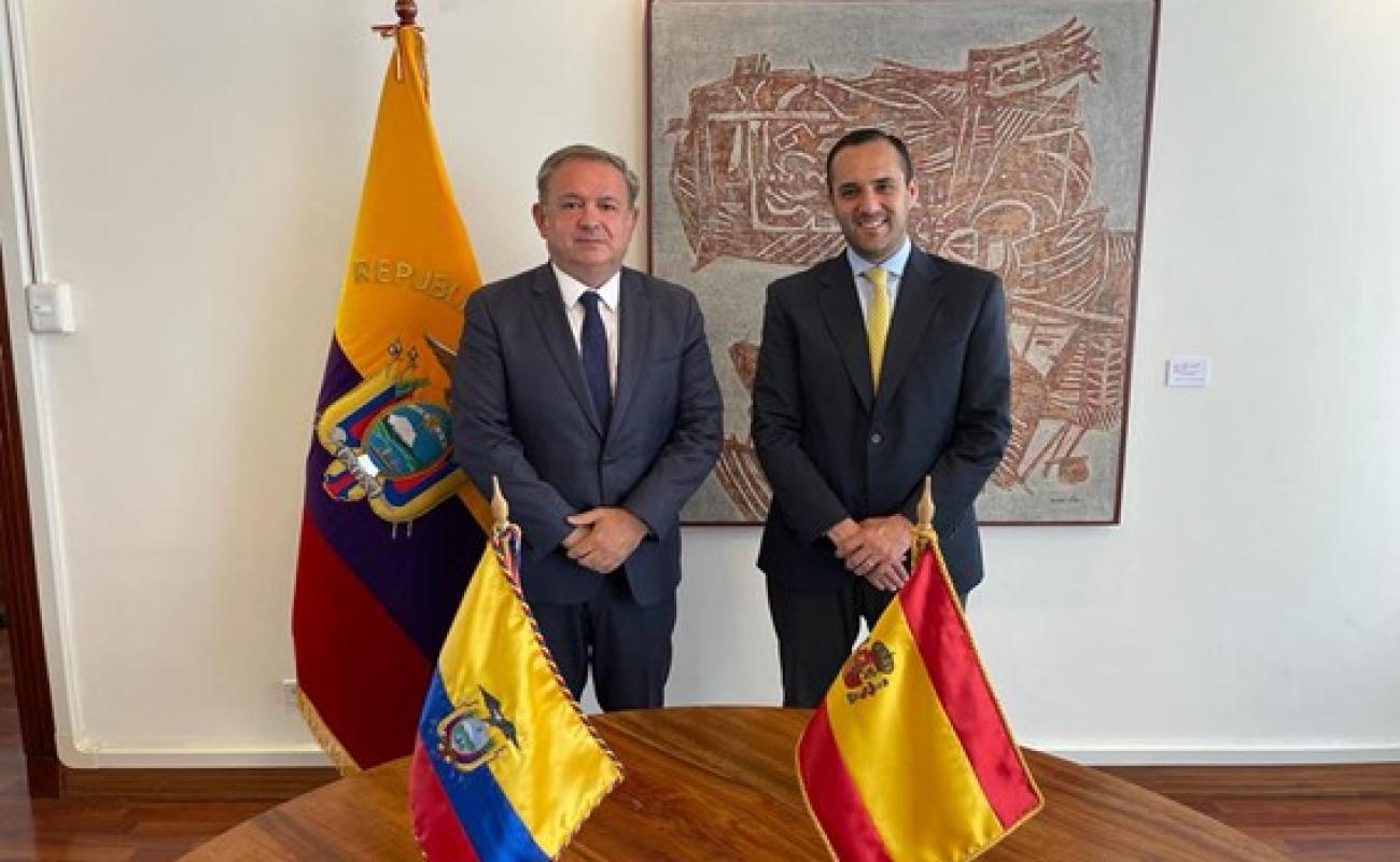 El secretario permanente de CEIB, Narciso Casado, con el ministro de Producción, Comercio Exterior, Inversiones y Pesca de Ecuador, Julio José Prado