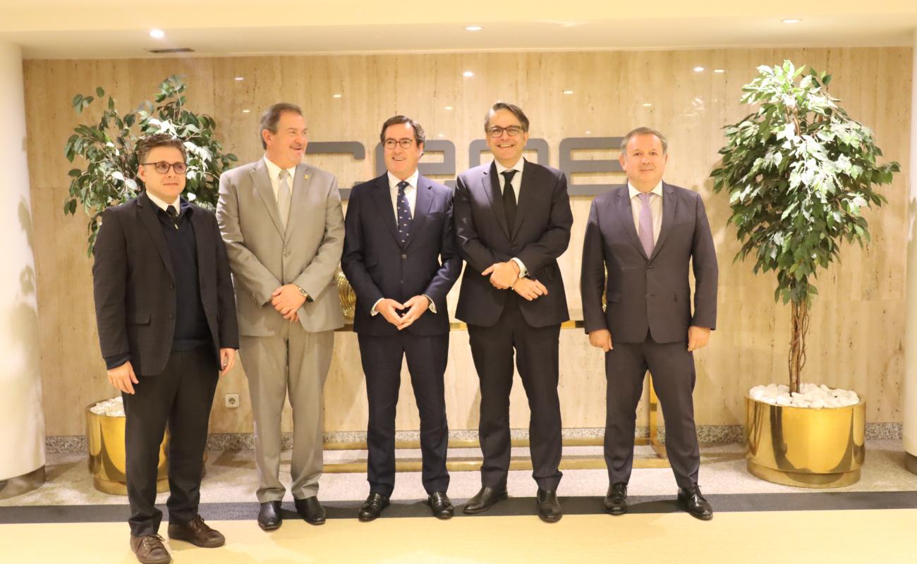 El presidente de CEOE y el secretario permanente de CEIB junto a representantes de Fedecámaras