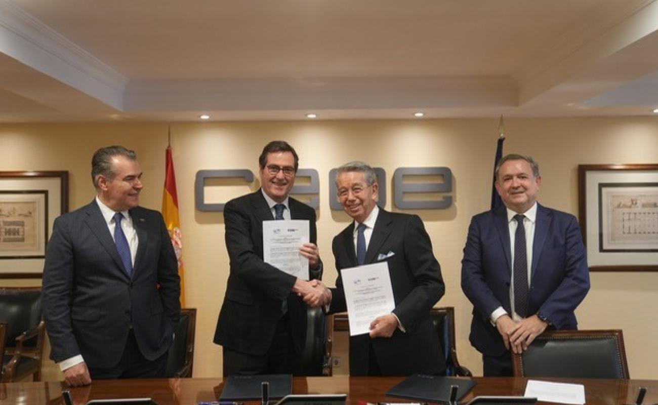 Firma de acuerdo de colaboración CEOE-COMCE