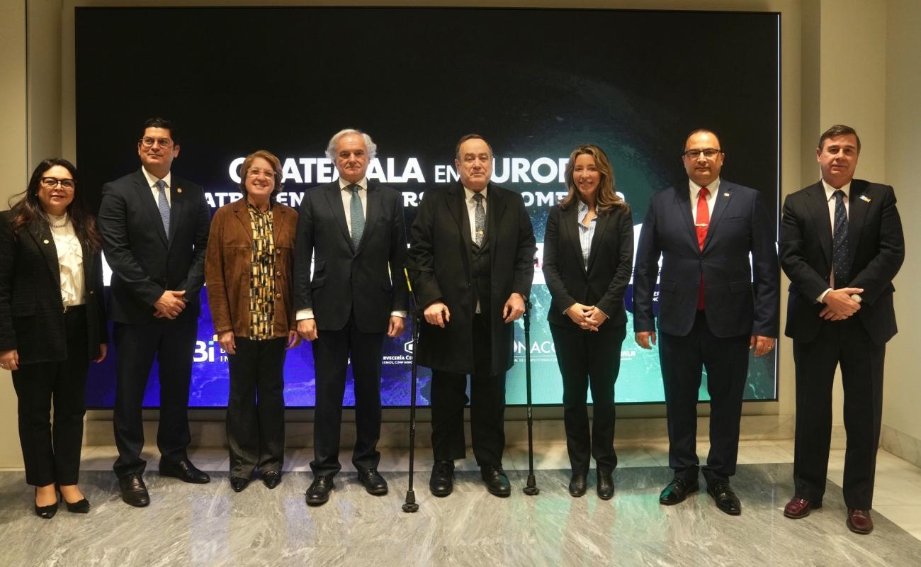 Participantes en el encuentro con el presidente de Guatemala, Alejandro Giammattei