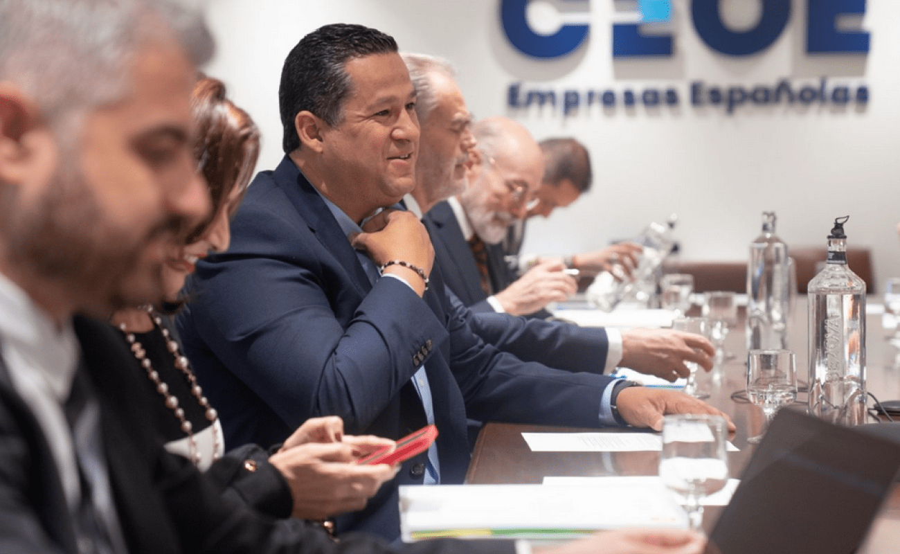El gobernador de Guanajuato durante la reunión en CEOE