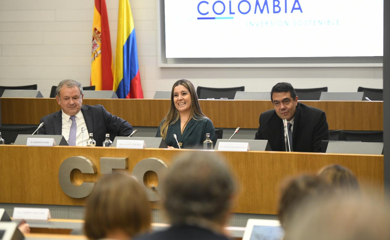 El secretario permanente de CEIB, Narciso Casado; la directora ejecutiva de Invest in Bogotá, Isabela Muñoz; y el vicepresidente de Promoción de Inversiones de ProColombia, Julio Puentes