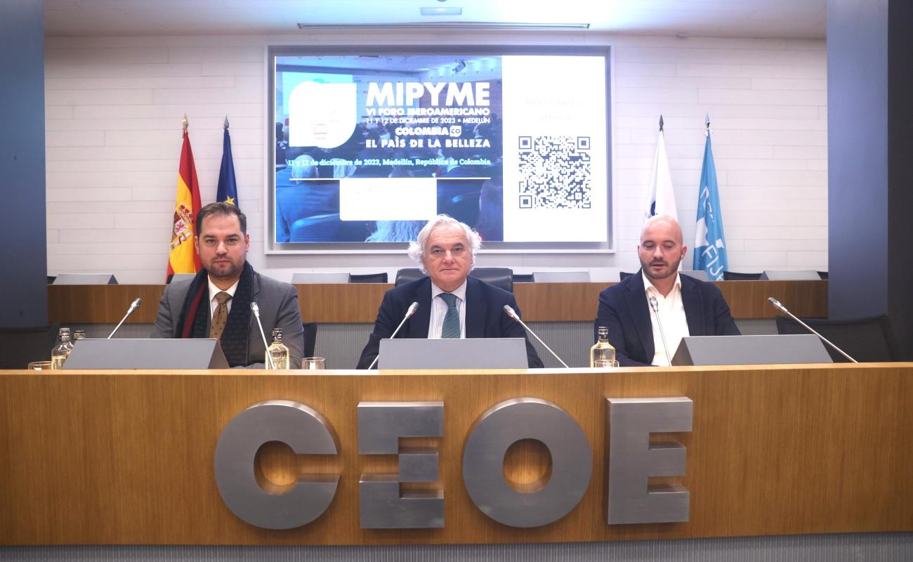 Matías Fernández, Miguel Garrido y Fermín Albadalejo en la apertura del Congreso FIJE-CEIB 2023