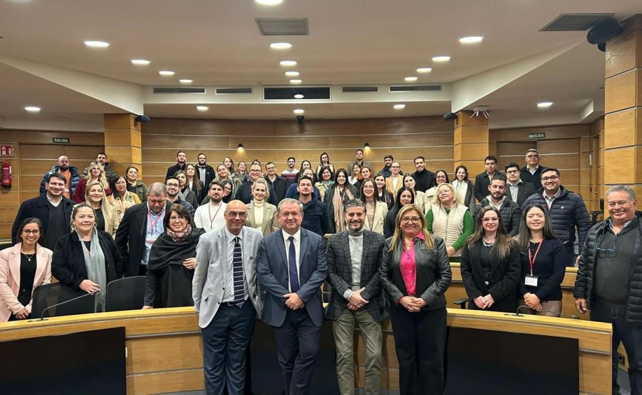 Narciso Casado y Antonio Magraner con los alumnos del curso en CEOE