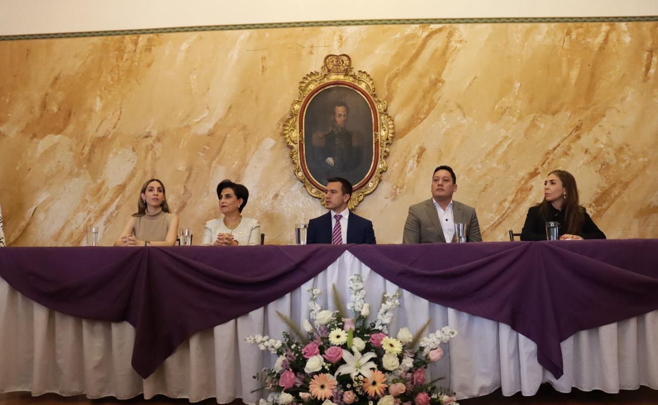 Ministra de Comercio, ministra de Relaciones Exteriores, presidente de Ecuador, alcalde de Cuenca y presidenta de CEIB