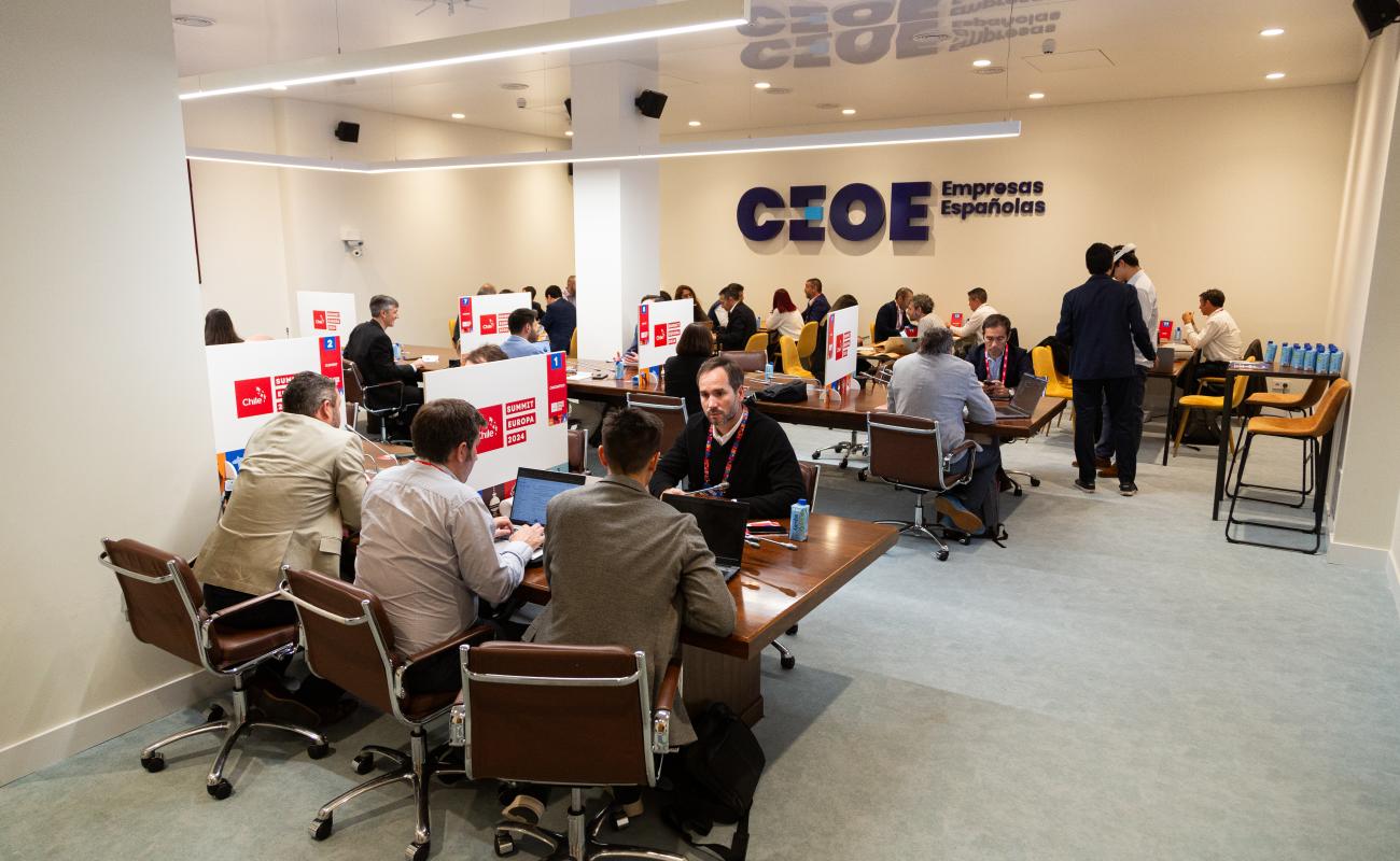 Mesas de la rueda de negocios en CEOE