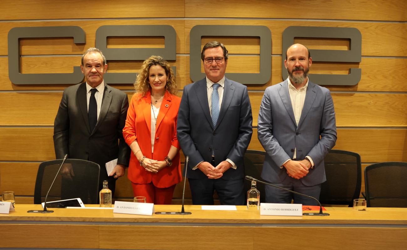Andrés Allamand, May López, Antonio Garamendi y Antonio Rodríguez en la presentación de III Observatorio de la Sostenibilidad en CEOE