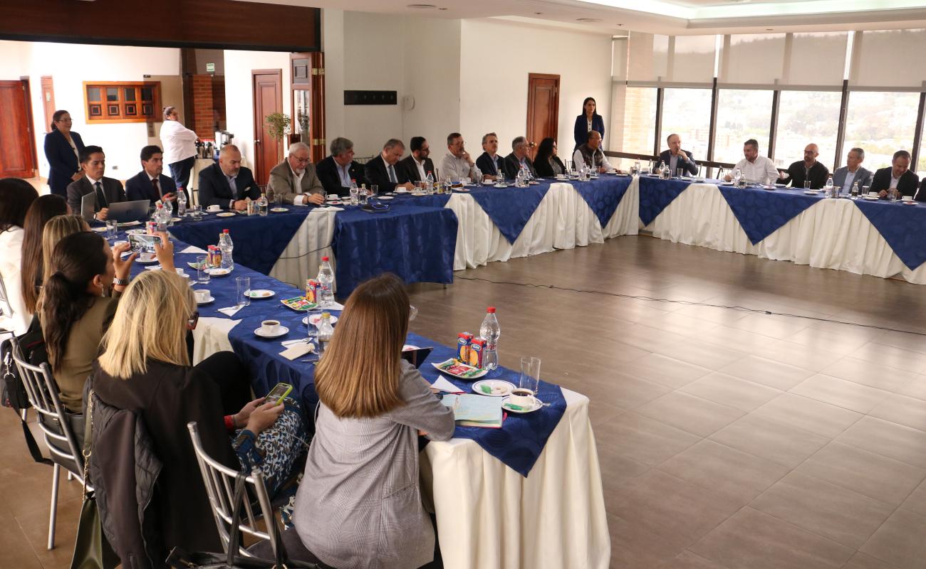 Reunión en Cueca con autoridades y empresarios