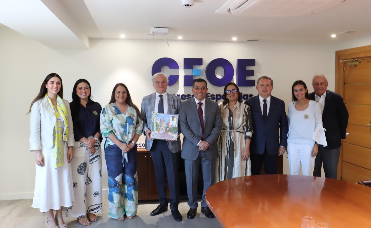 Participantes en la reunión con el alcalde de Cartagena de Indias en CEOE