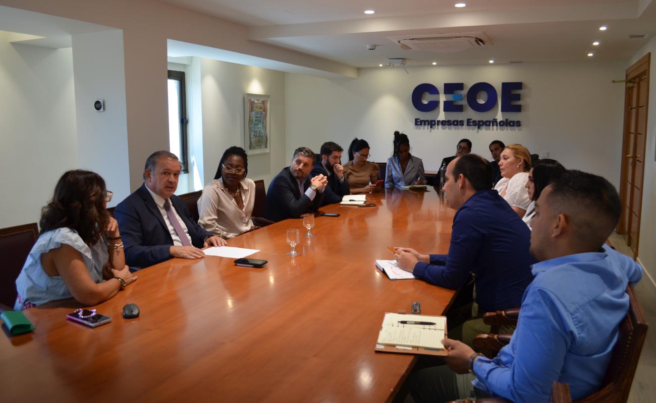 Reunión en CEOE con representantes de mipymes del sector privado en Cuba.