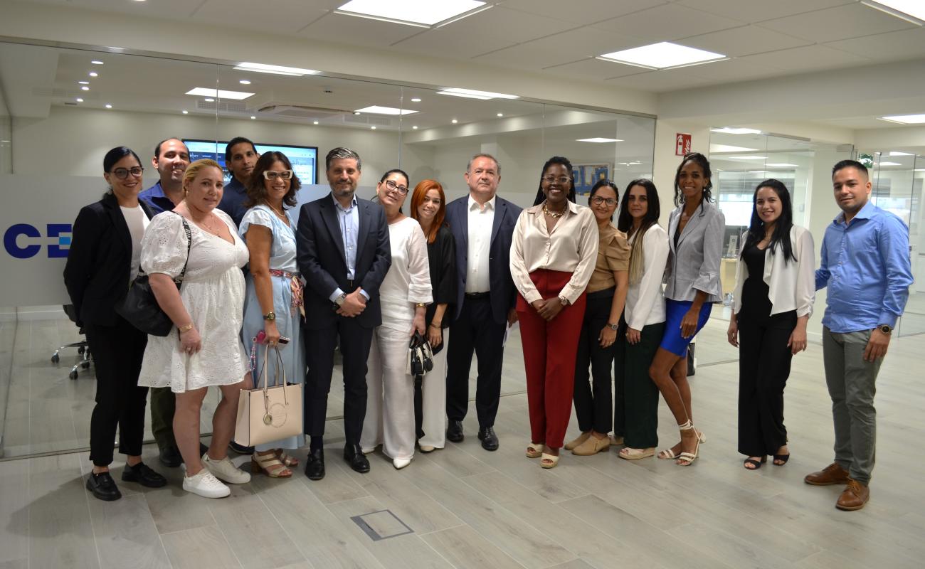 Participantes en la reunión mantenida en CEOE