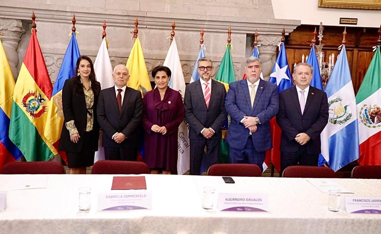 Participantes en la presentación del XV Encuentro Empresarial en Quito
