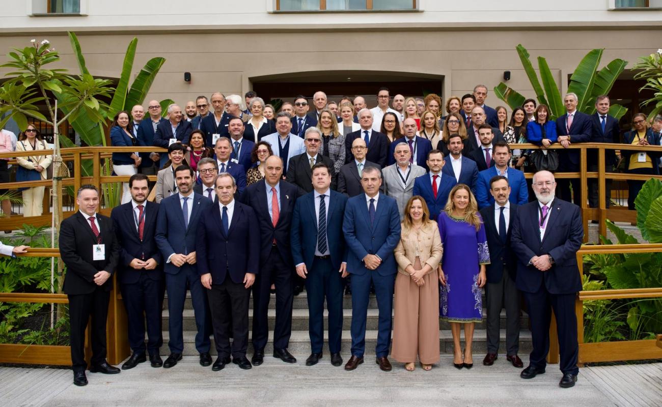 Foto de familia de la séptima edición del Foro de la Mipyme en Tenerife, Islas Canarias