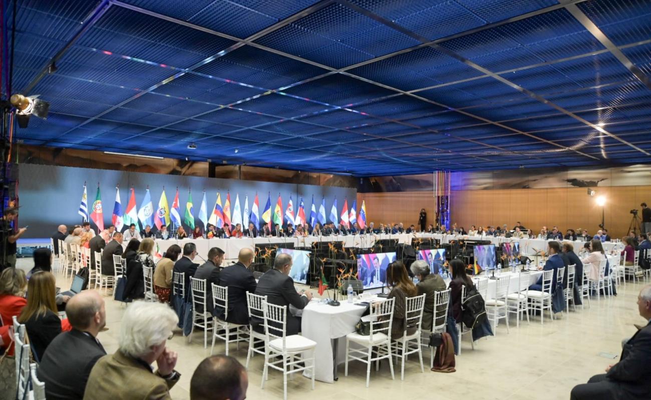 Reunión a puerta cerrada foro mipymes