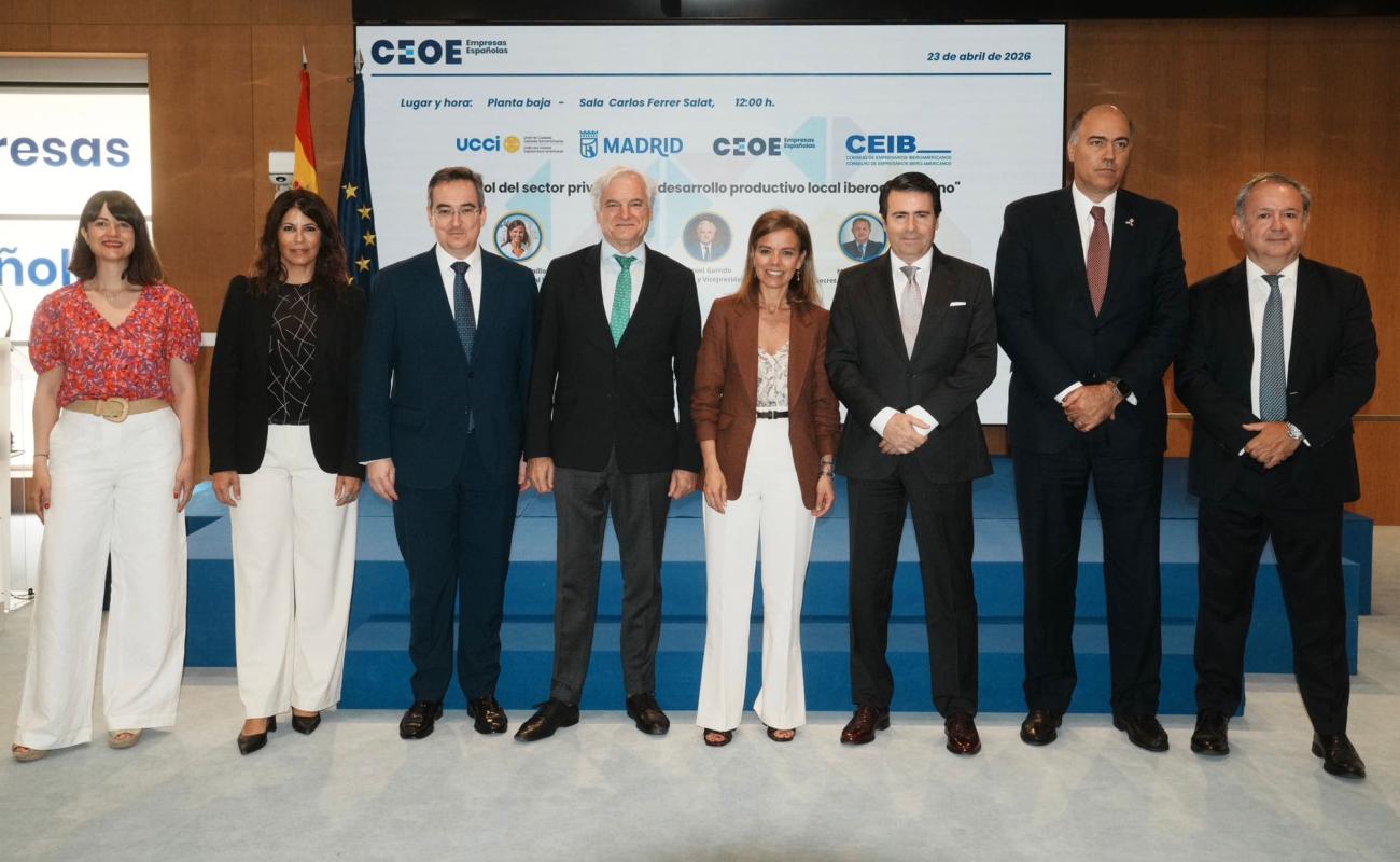 Participantes en el acto de UCCI