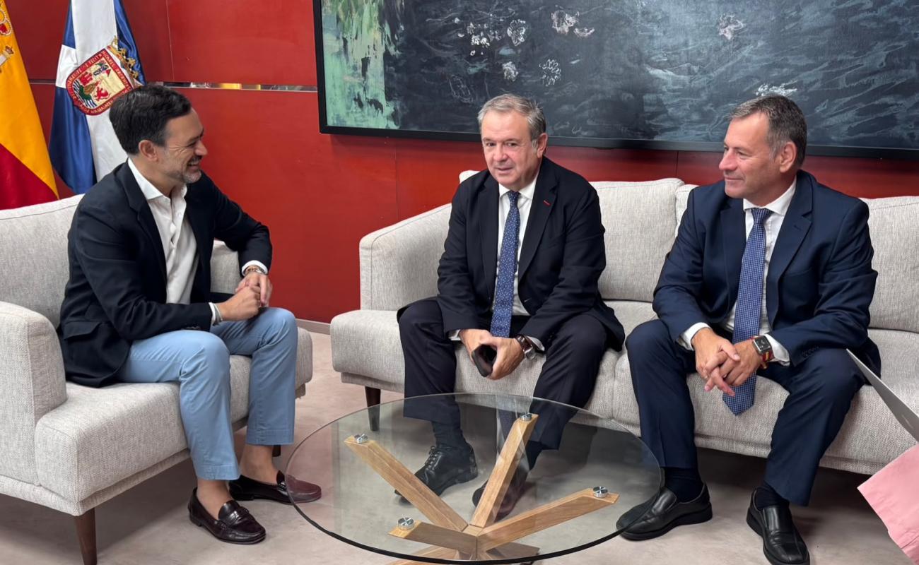 Encuentro con el vicepresidente del Cabildo de Tenerife, Lope Afonso, y el director insular de Acción Exterior, Pedro González
