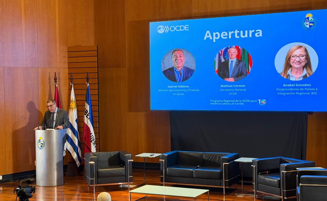 El ministro de Economía y Finanzas de Uruguay durante la Cumbre Ministerial de la OCDE en Uruguay