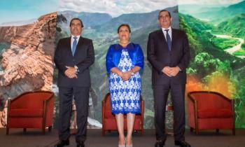 El nuevo presidente de CONFIEP, Alfonso Bustamante junto a la vicepresidenta primera, Leonie Roca y al expresidente, Oscar Caipo