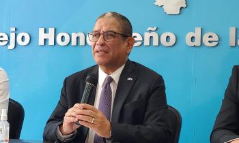 reconocimiento a armando urtecho