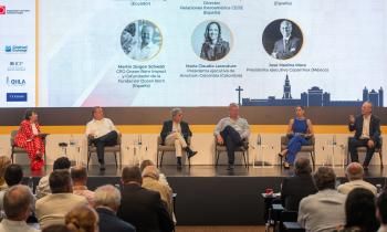 Ponentes en el panel "Empresas que transforman" durante el Congreso Iberoamericano de CEAPI