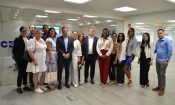 Participantes en la reunión mantenida en CEOE