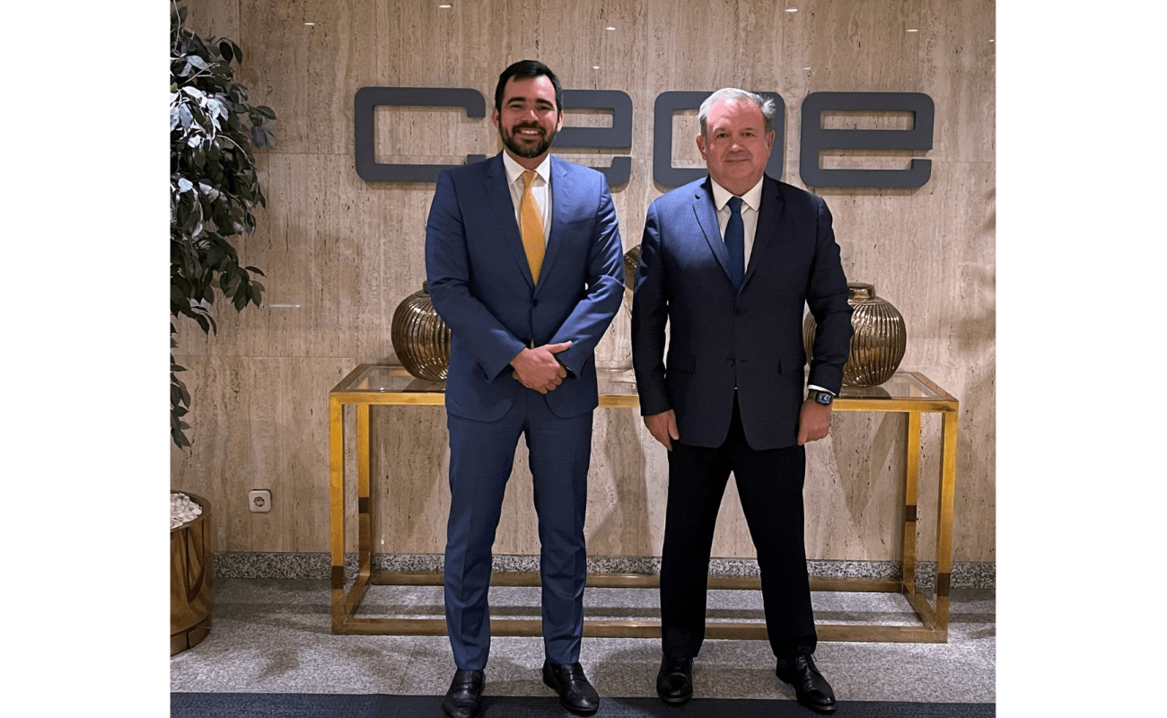 El secretario permanente de CEIB, Narciso Casado junto al presidente de AJE Venezuela, Rodrigo Lepervanche