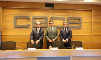 Andrés Allamand, Antonio Garamendi y el presidente de CIAR, Javier Íscar, en una jornada sobre arbitraje iberoamericano, celebrada en CEOE