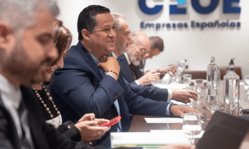 El gobernador de Guanajuato durante la reunión en CEOE